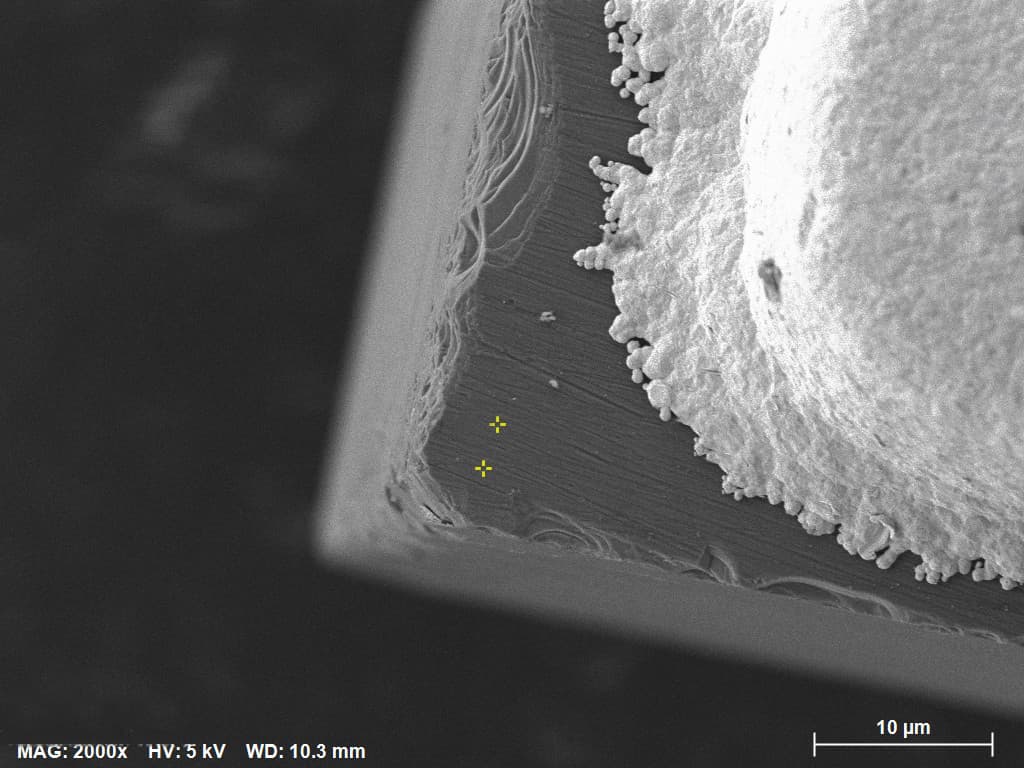 SEM micrograph of single-crystal SiC submount at 2000× magnification